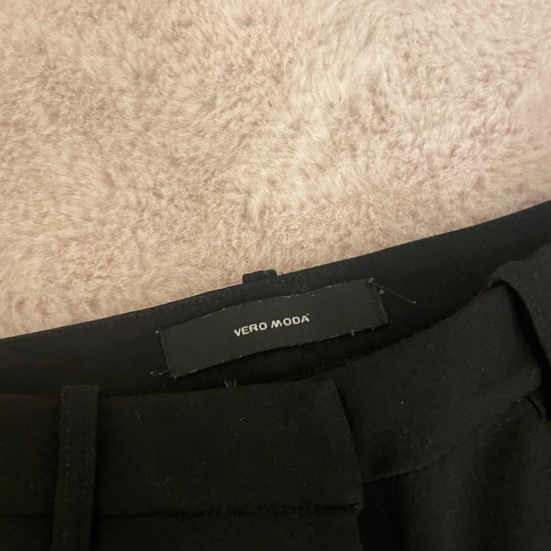 Svarta kostymbyxor från Vero Moda - 2