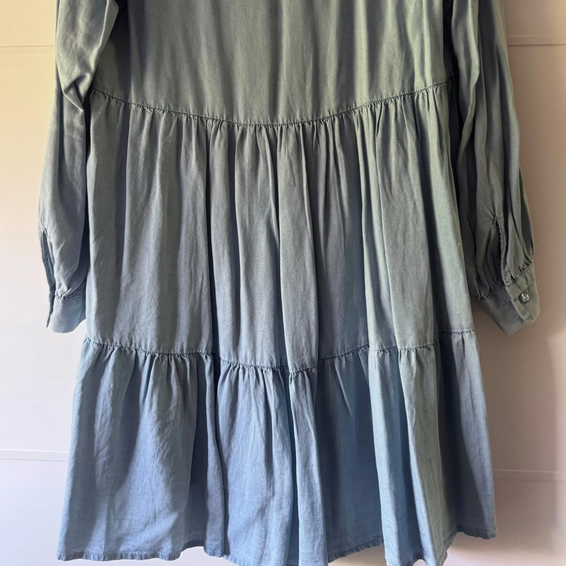 Ljusblå volangklänning från Amisu - 1