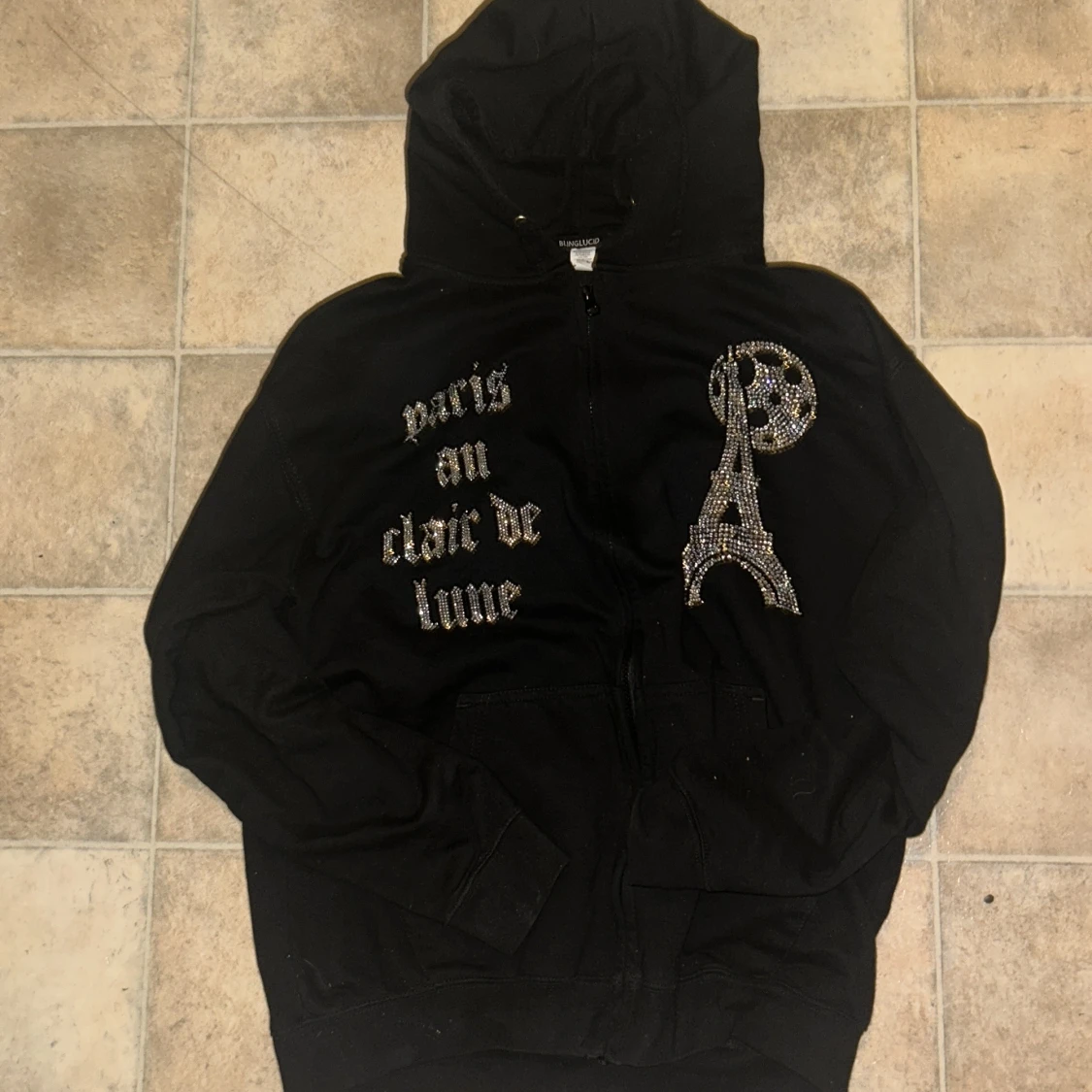 Svart hoodie med strass och Paris-tryck