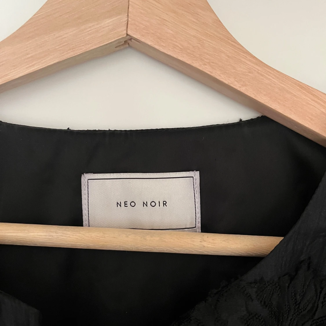 Svart blus från Neo Noir - 1