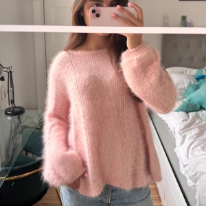 Tröja!  - Helt underbar tröja i angora mix!!! Perfekt tröja att ha i skolan i höst 