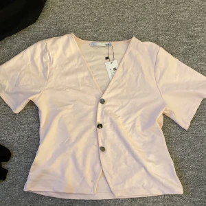 Rosa blus  - Helt ny, passar mig som brukar ha s/xs