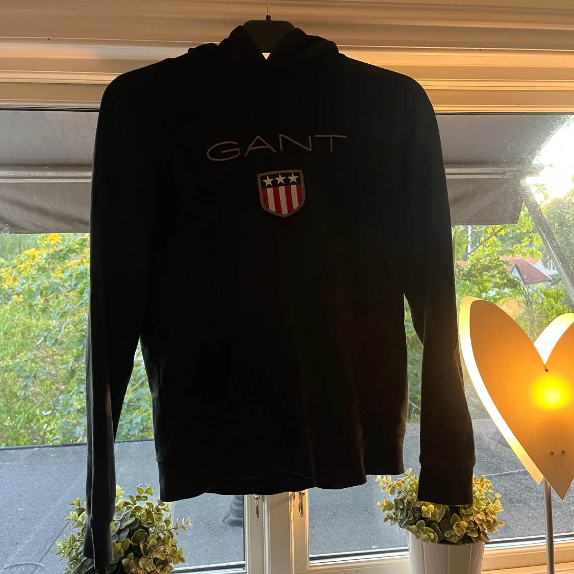 Svart hoodie från GANT med logga - 4