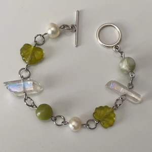 🍀Armband🍀 - Handgjort armband med kvarts, upcycled sötvattenpärlor & tjeckiska glaspärlor🍀🐚