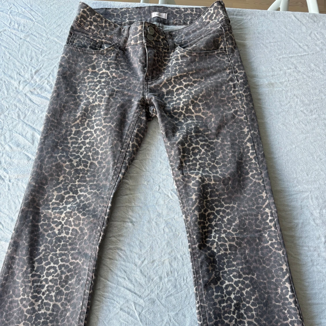 Leopardmönstrade bootcut jeans - 2