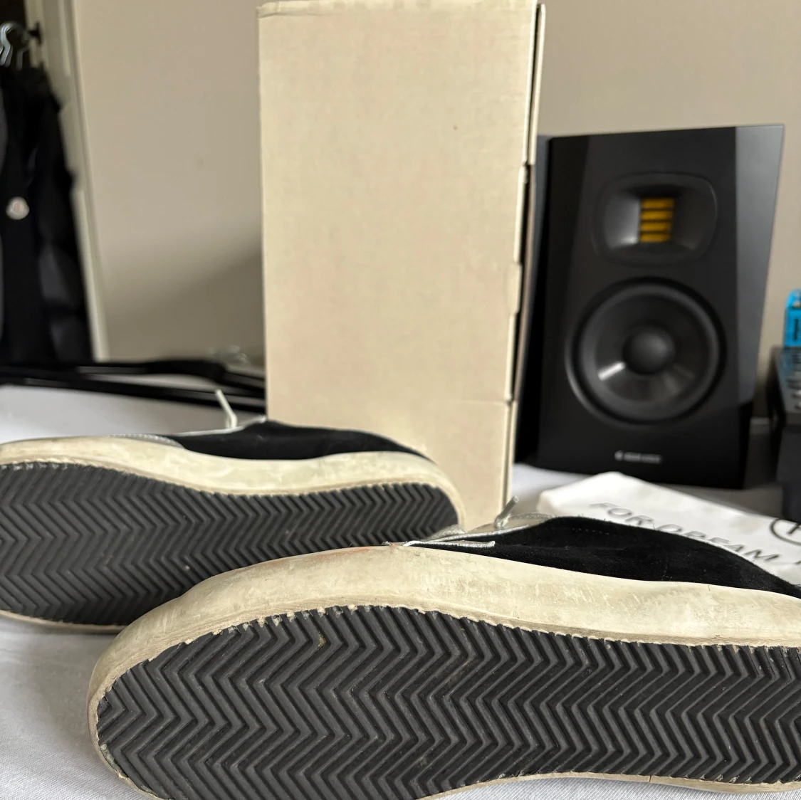 Golden Goose svarta och silver sneakers - 2