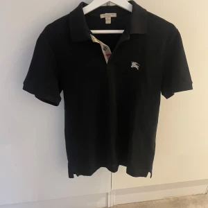 Burberry piké  - Aldrig använd, strl S helt ny. 