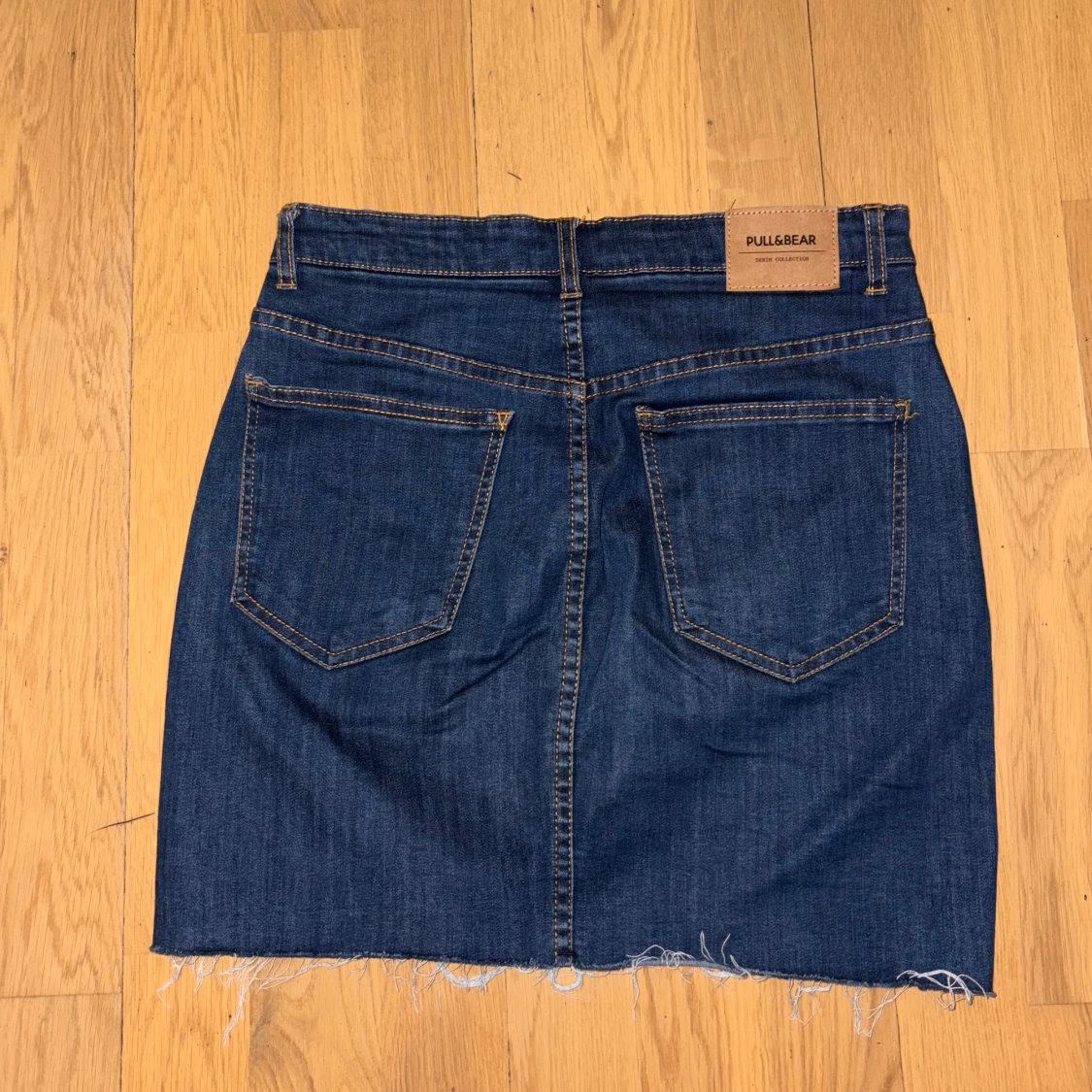 Jeanskjol från Pull&Bear med rå kant - 1