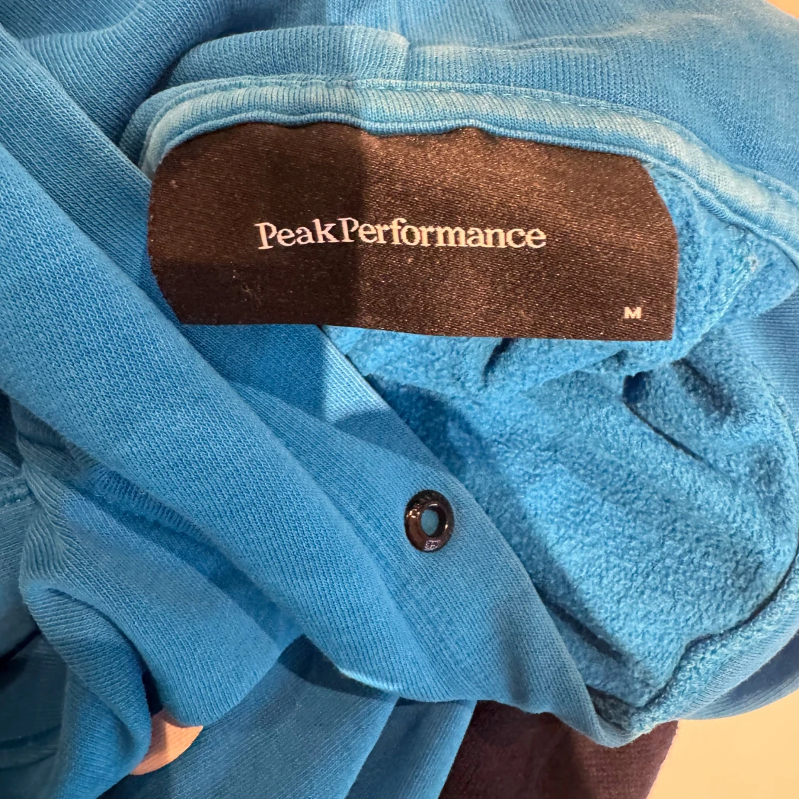 Blå hoodie från Peak Performance M - 2