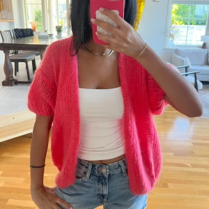 Stickad Korall kofta  - Super mysig och snygg kofta !! 