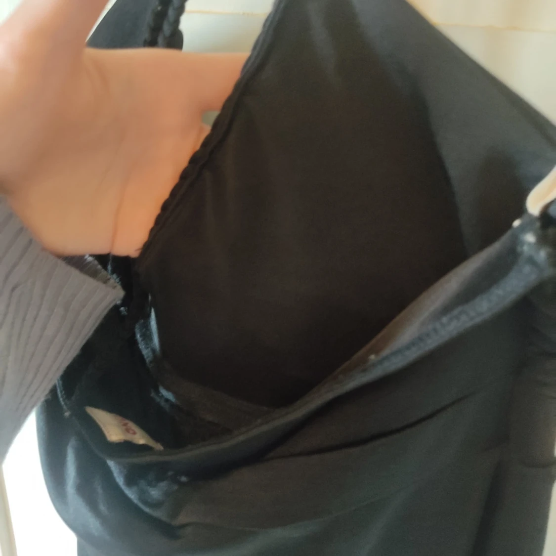 Svart topp med flätade band - 4