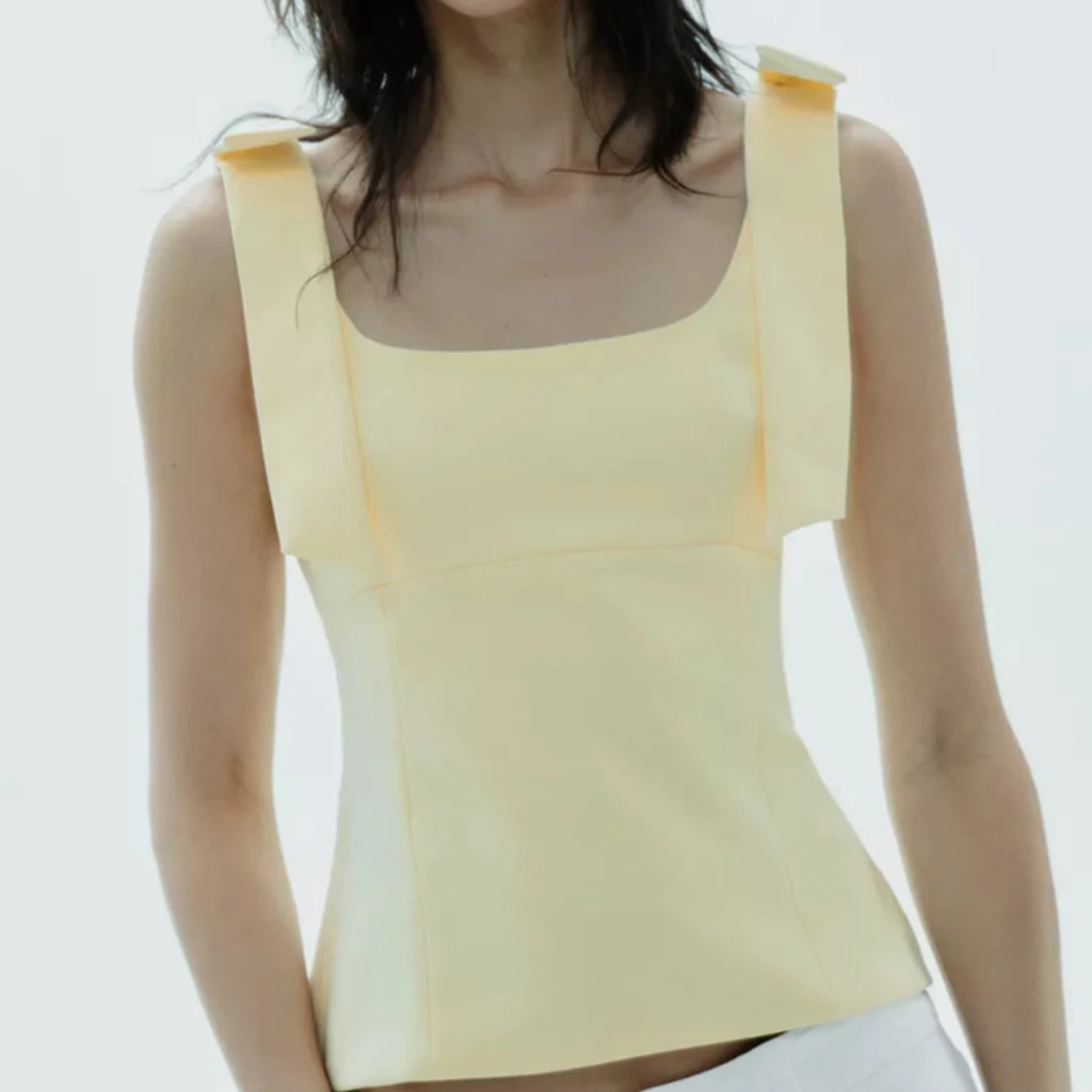 Gul linnetopp med breda axelband