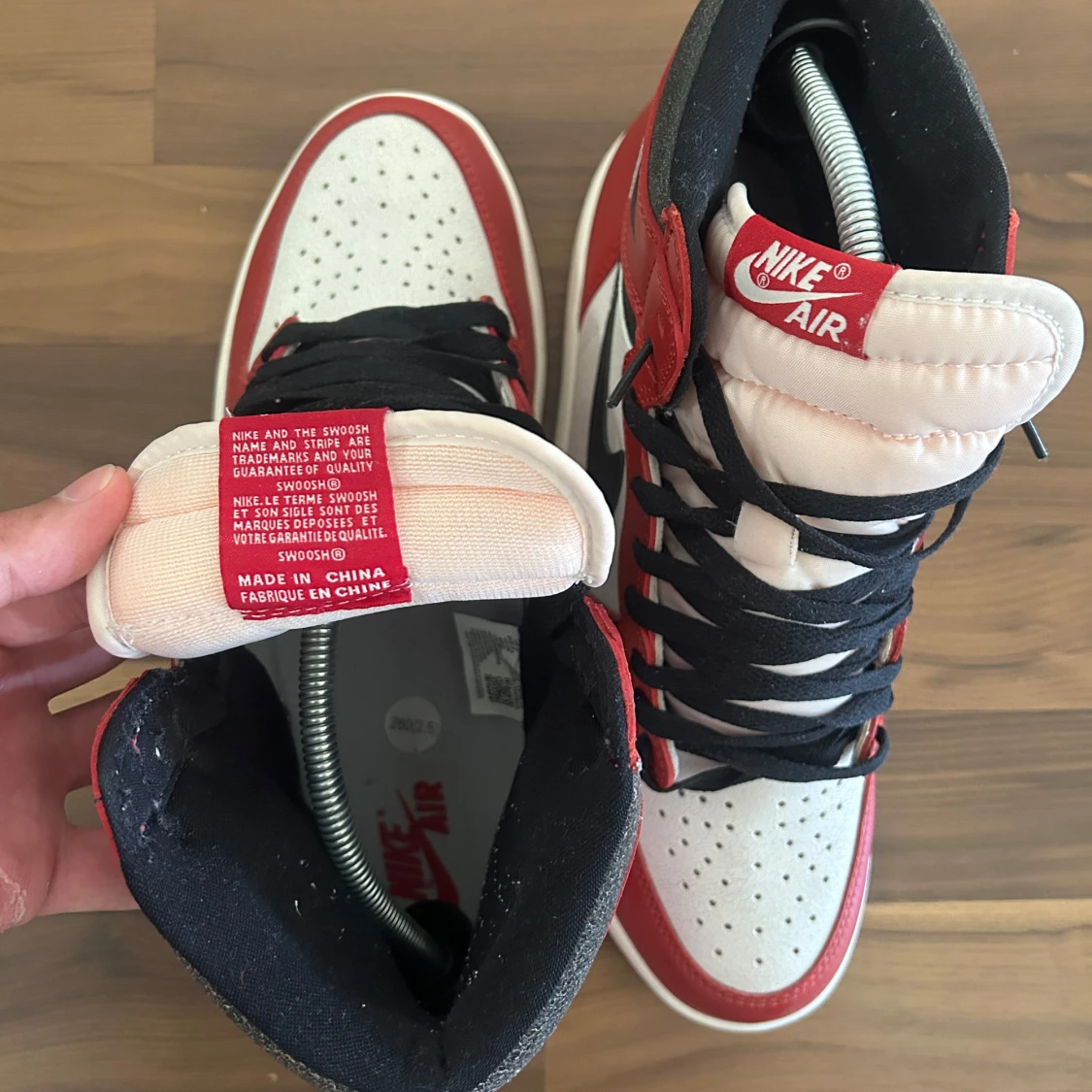 Nike Air Jordan 1 Lost and Found - 4