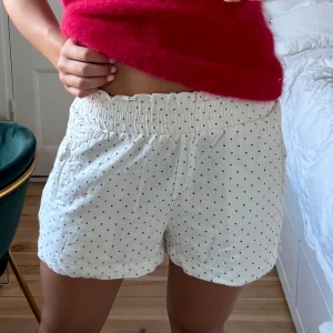 Prickiga shorts  - Så fina prickiga shorts!