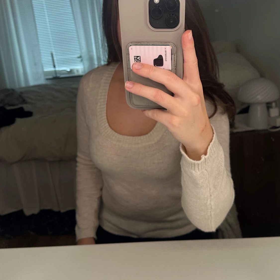 Tunn stickad tröja - 1