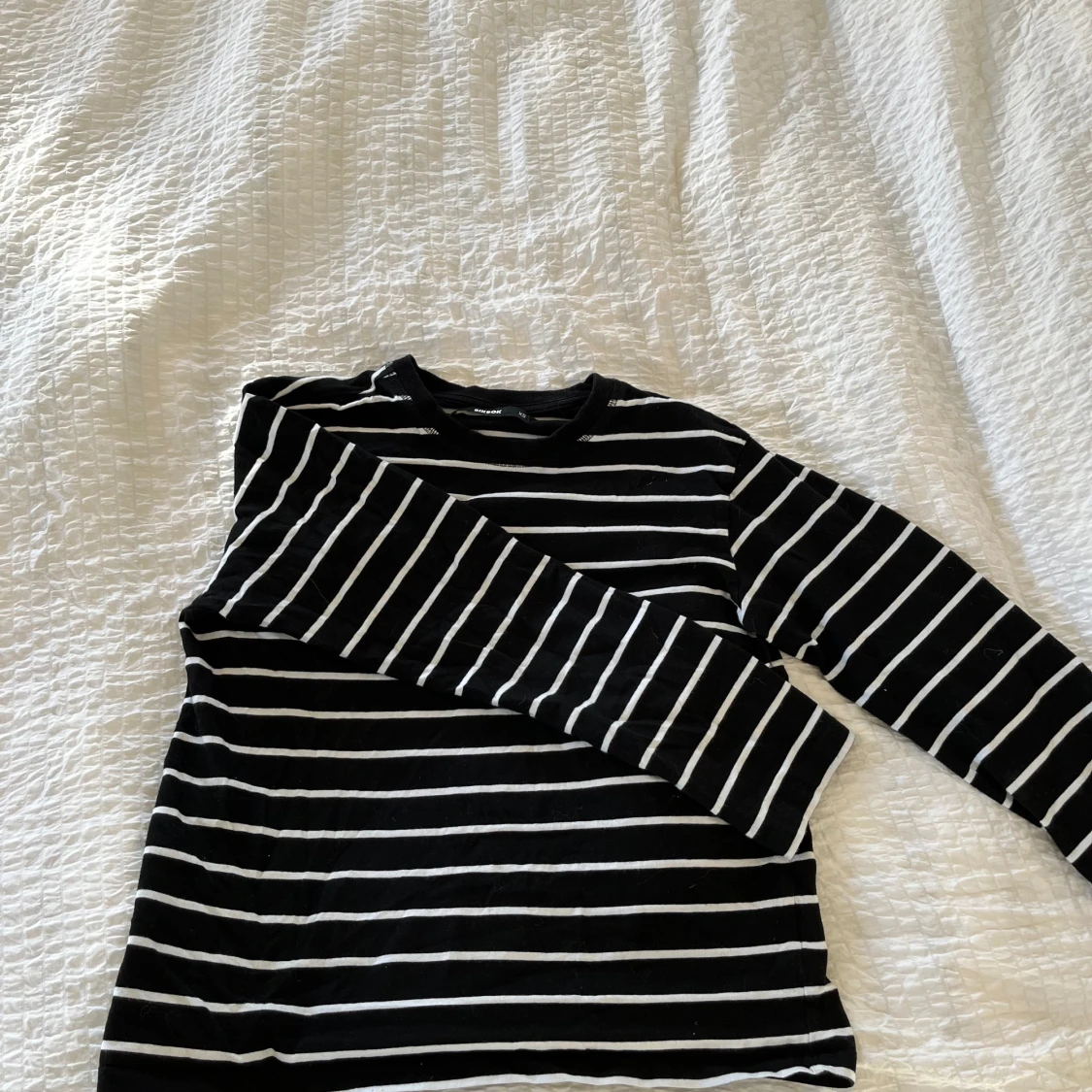 Svartvit randig tröja från BikBok - 1