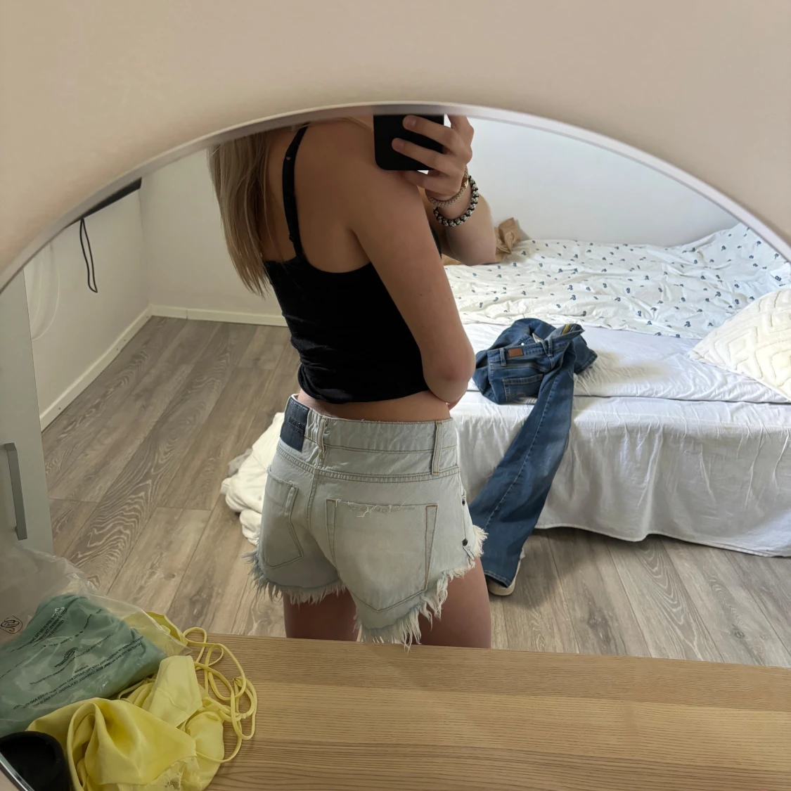 Ljusblå jeansshorts med fransar - 1