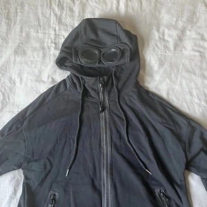 Cp Company Zip - Storlek M/L Bra sick, Inte mycket använd. Tar emot byten 