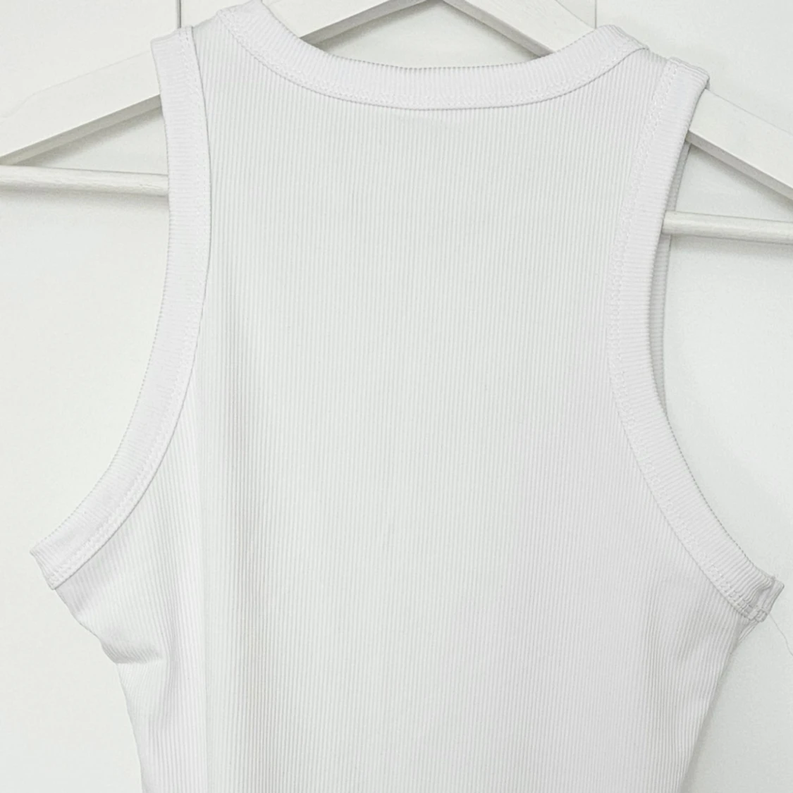 Vit ribbad linnetopp