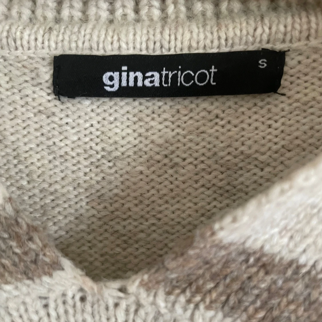 Beige och brun randig stickad tröja från Gina Tricot - 2