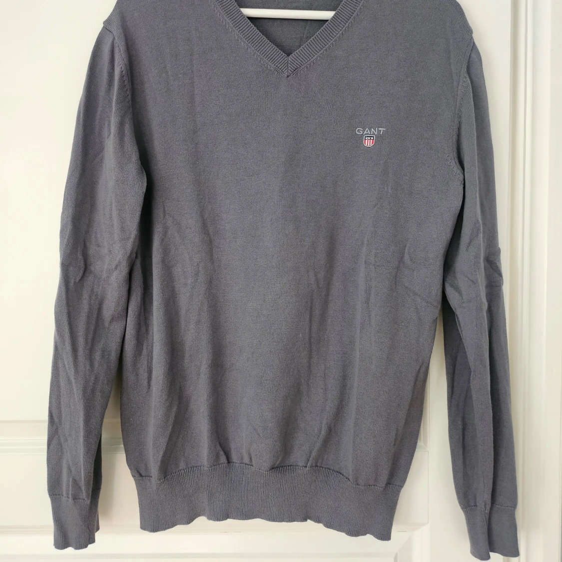 Grå v-ringad tröja från GANT