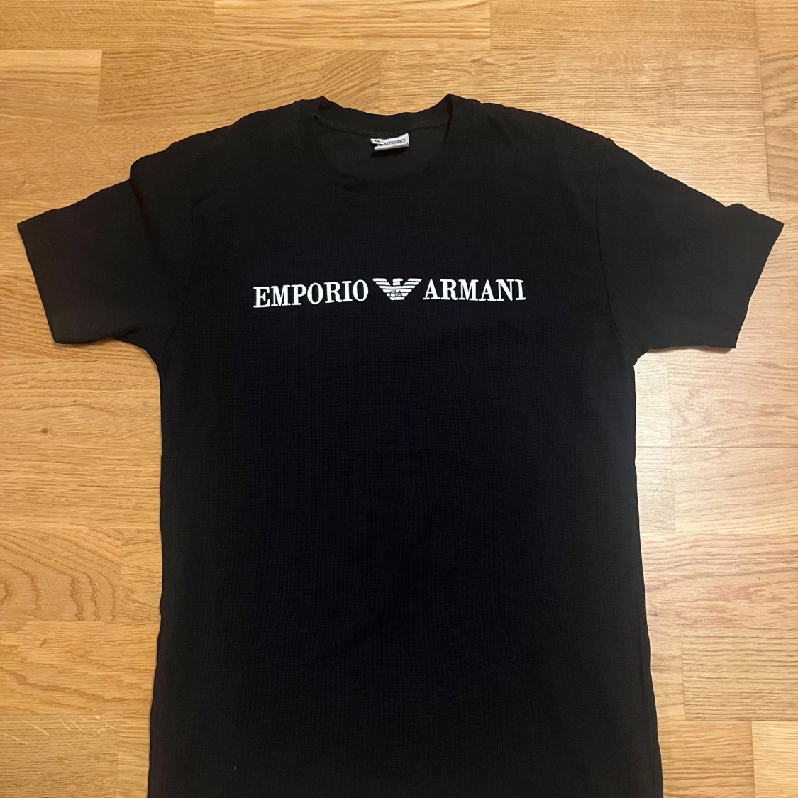 Svart t-shirt från Emporio Armani