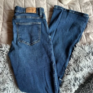 Low waist jeans - Säljer dessa low waist bootcut jeans då de där för korta för mig. Skulle säga att de passar de som är strax under 160cm. De är i bra skick.  