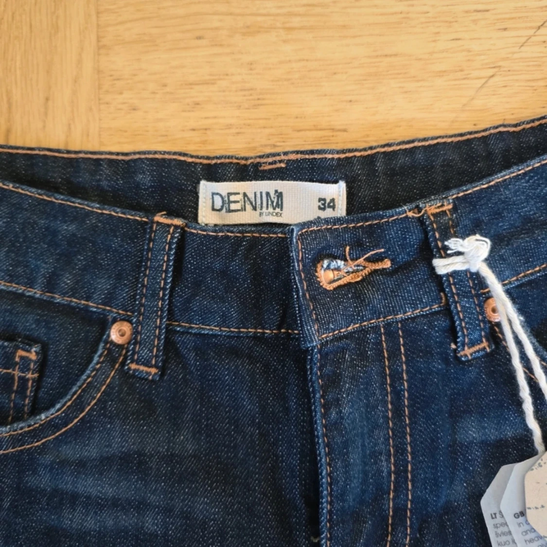 Mörkblå jeansshorts med uppvik - 2