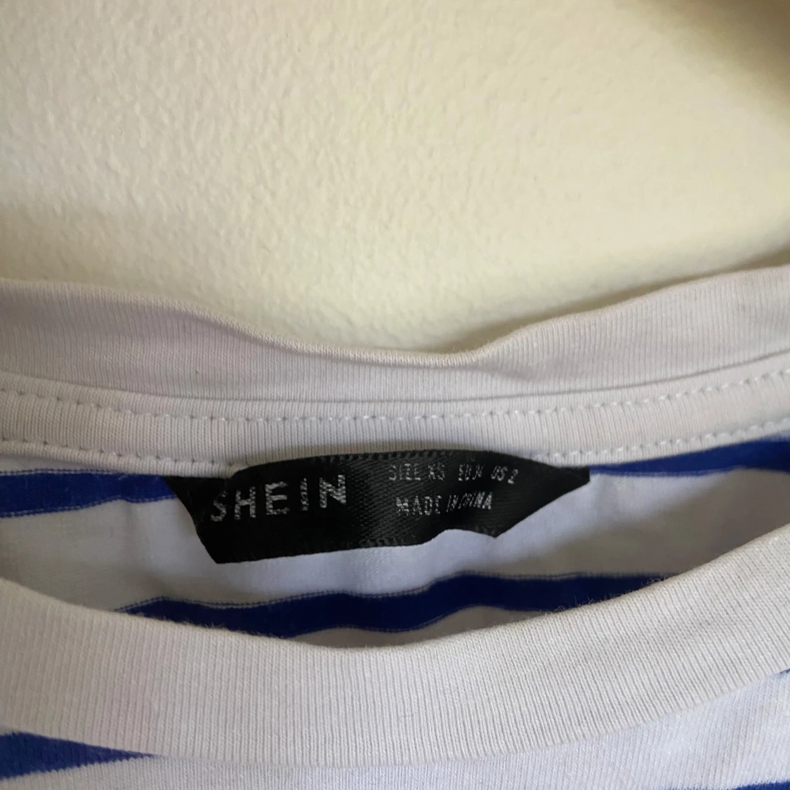 Randig topp med volangärm från SHEIN - 1