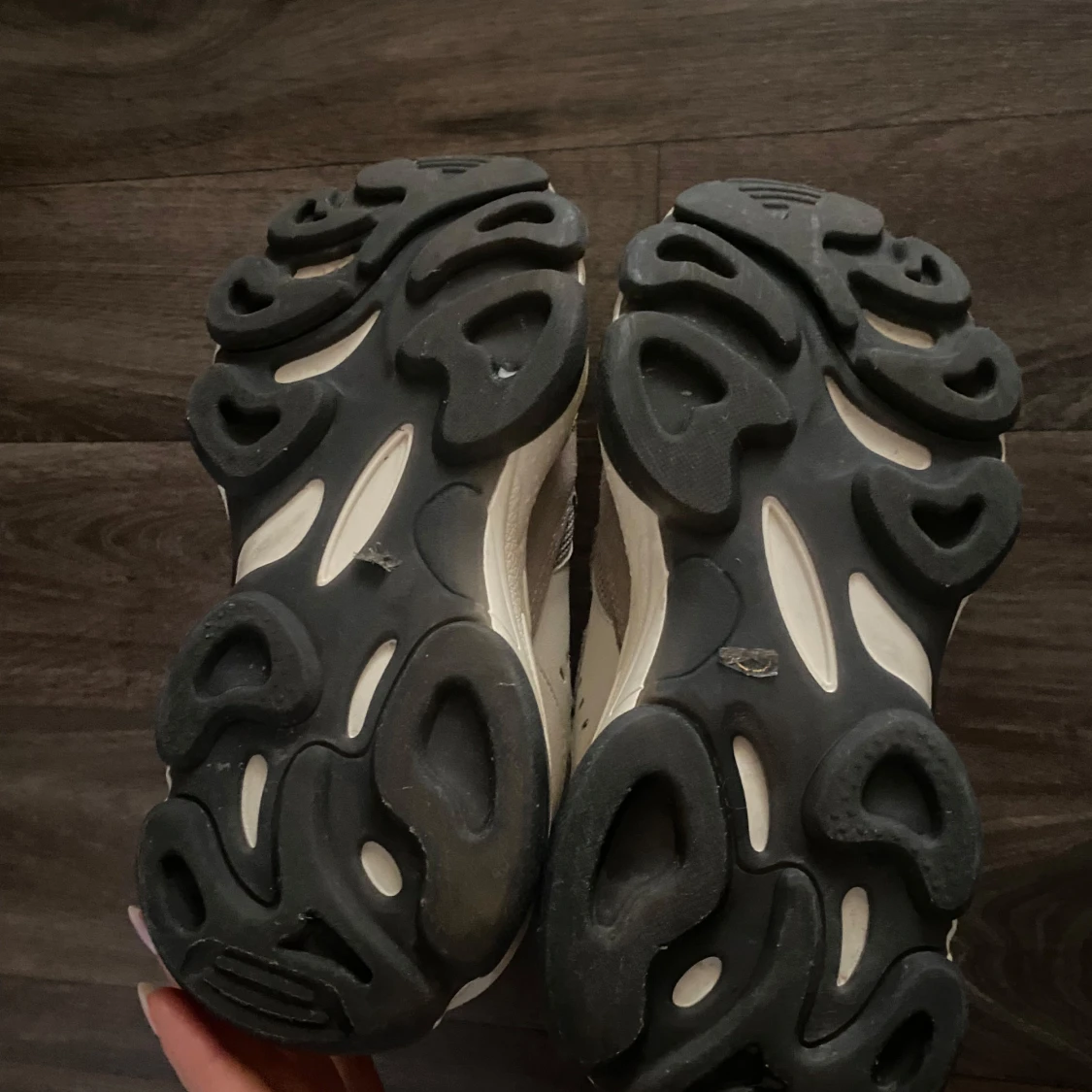 Chunky sneakers från NA-KD i beige och vitt - 3