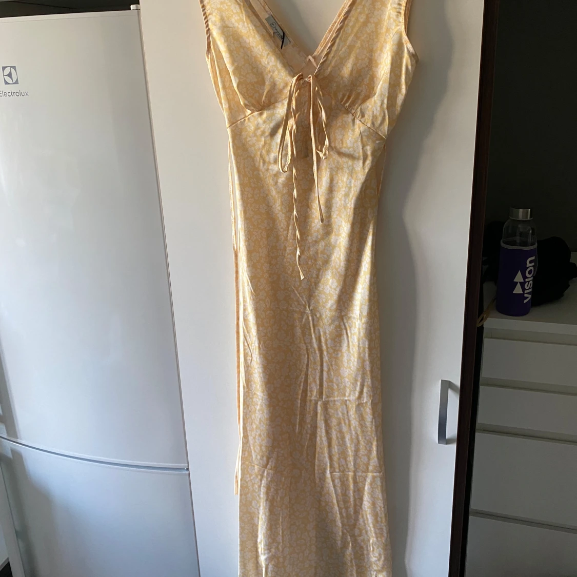 Ljusgul långklänning från Design by Si - 1