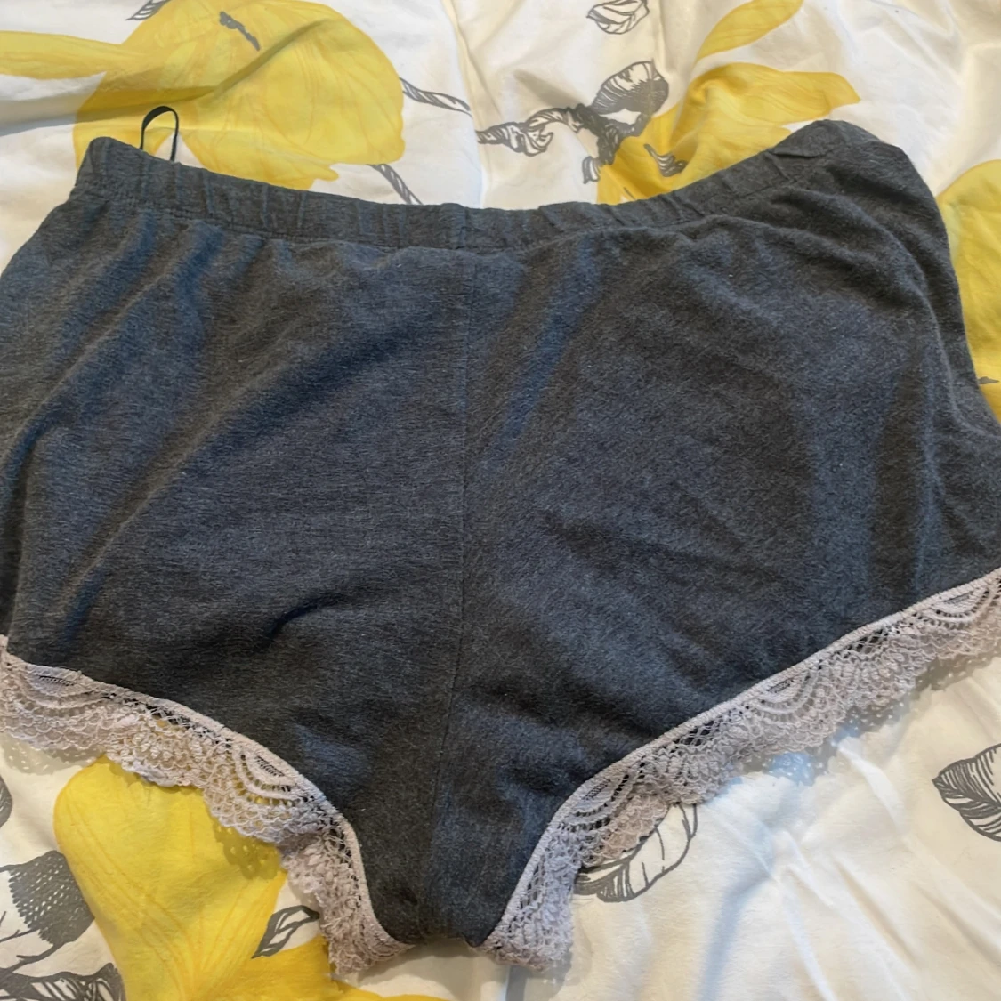 Gråa pyjamas shorts  - 1