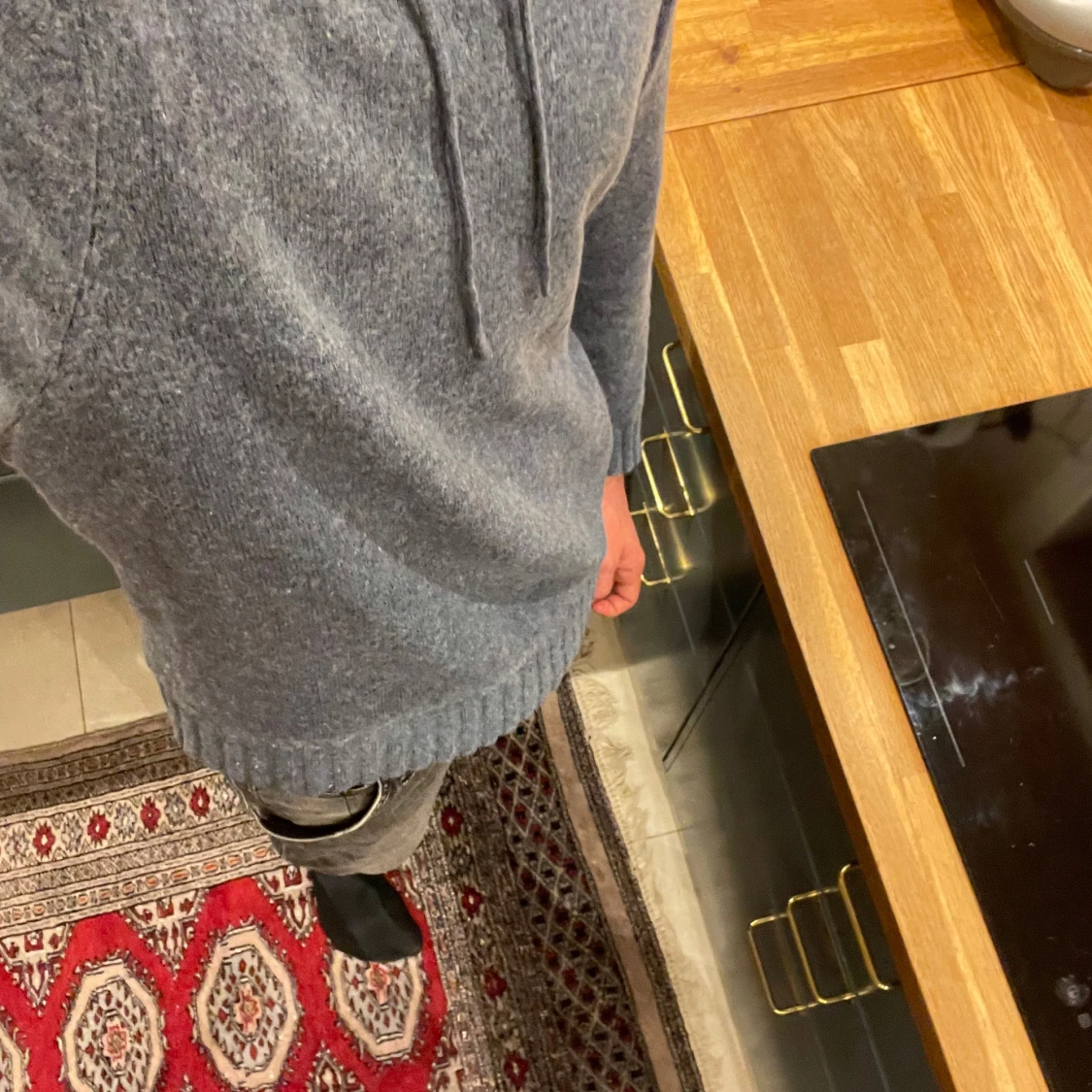 Blå stickad hoodie - 2