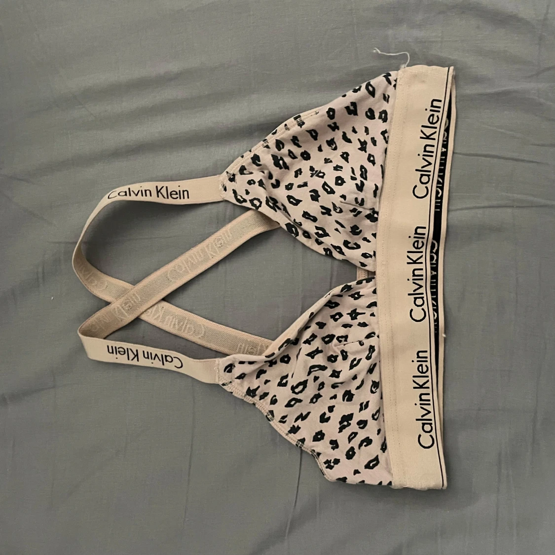 Beige leopardmönstrad topp från Calvin Klein