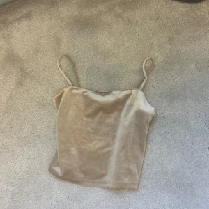 Champagne färgad  sammetstopp - Mycket bra skick. Storlek xs 