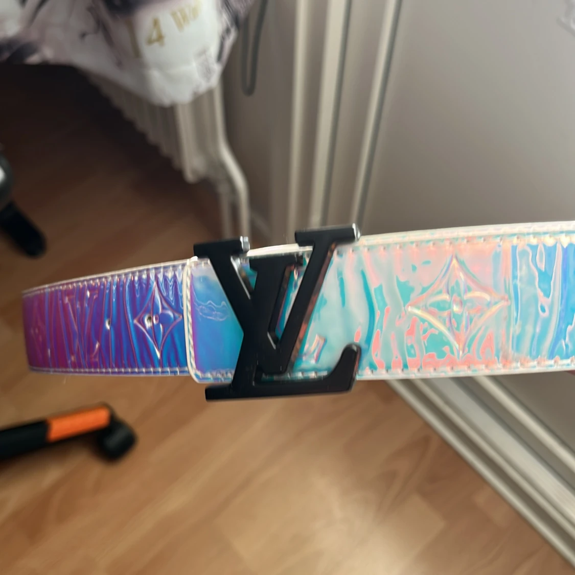 Holografiskt bälte för dig som vill sticka ut lite  - 1