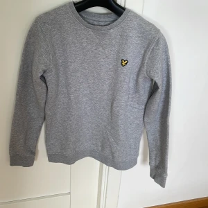 Grå sweater från lyle&scott - Skick 10/10 