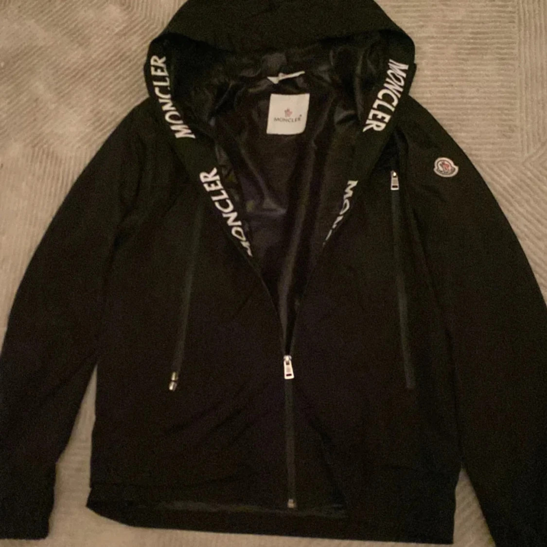 Svart jacka från Moncler