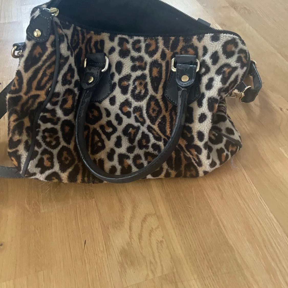 Leopardmönstrad handväska - 2