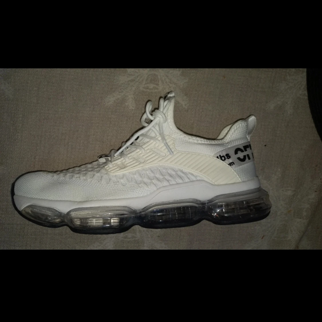 Svarta sneakers med transparent sula - 4