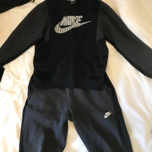 Nike mjukis dress - Säljer en fräsch Nike mjukis dress för billig pris, utan skador. 
