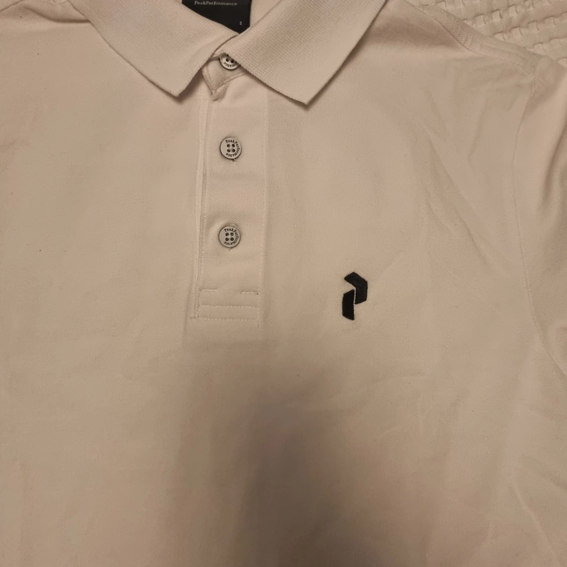 Vit pikétröja från Peak Performance - 1