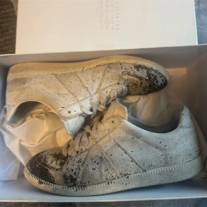 Maison margiela - Galet unika maison margielas med svart färg! Storlek 41 men passar mer som 42! Allt OG följer med 
