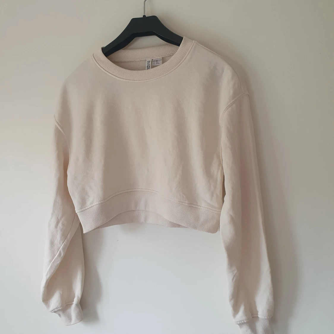 Beige croppad sweatshirt från H&M Divided