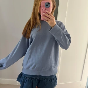 Blå sweatshirt i bomull - Basic sweatshirt från hm!