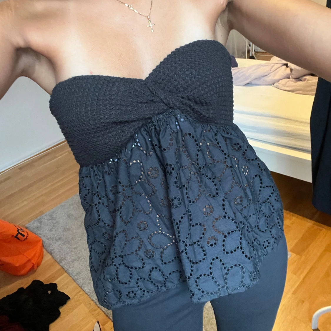 Svart bandeau tubtopp med broderi