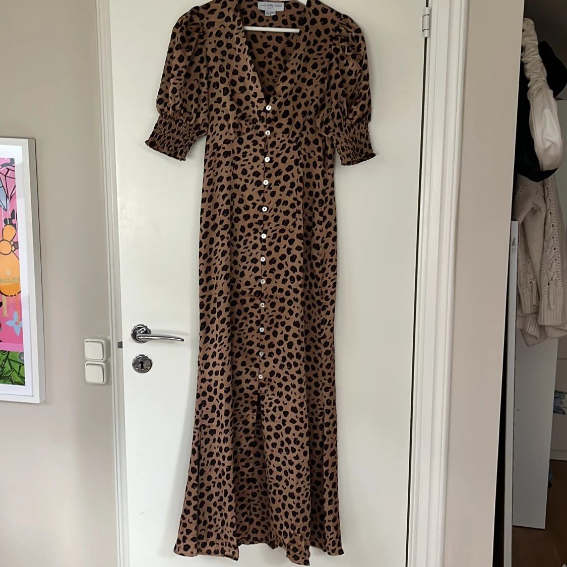 Leopardmönstrad långklänning liknande Adoore