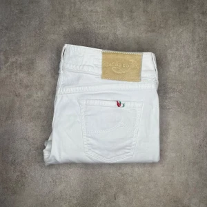 Jacob cohen jeans 713 - Helt nya Jacob Cohen jeans modell 713 ||Strl 30||40cm i midjan || 97cm långa. Nypris 7000kr+