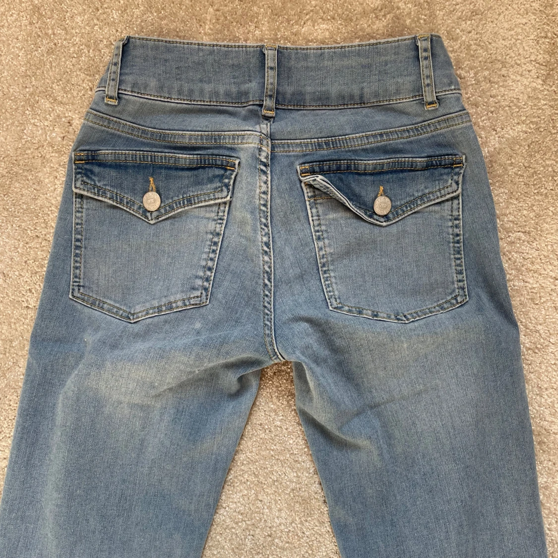 Ljusblå lågmidjade bootcut jeans Nelly - 1