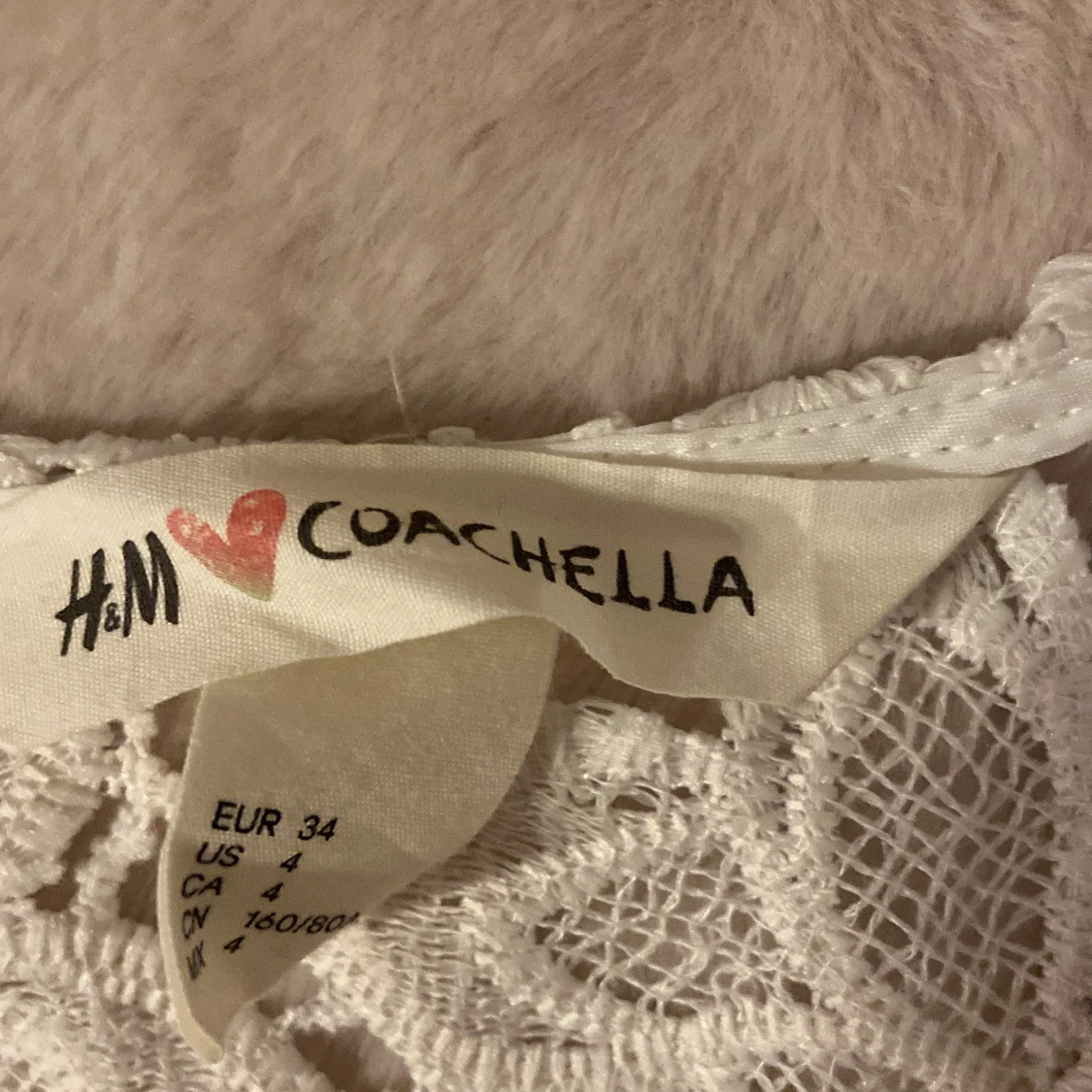 Vit spetsig croppad linnetopp H&M Coachella - 1